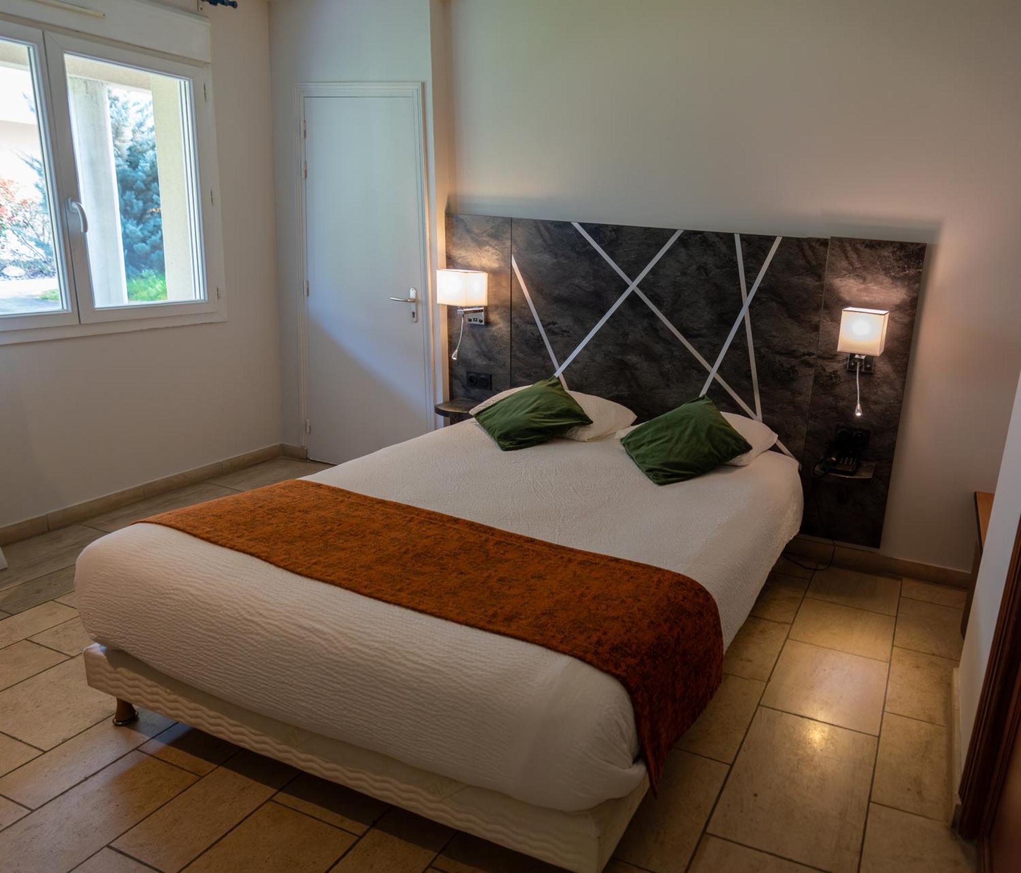 Logis Des Sources Hotel Creney-pres-Troyes Exterior photo